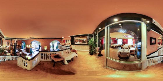 Play 'VR 360° - Restaurant PALACE,  Berlin