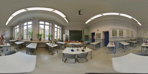 Play 'VR 360° - Helmholtz Gymnasium 3d Tour