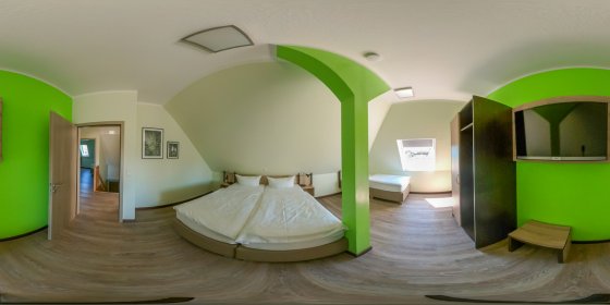 Play 'VR 360° - großes Familienzimmer