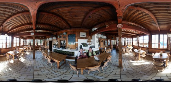 Play 'VR 360° - Vorderkaiserfeldenhütte
