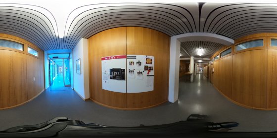 Play 'VR 360° - Rundgang durch das Hölderlin-Gymnasium