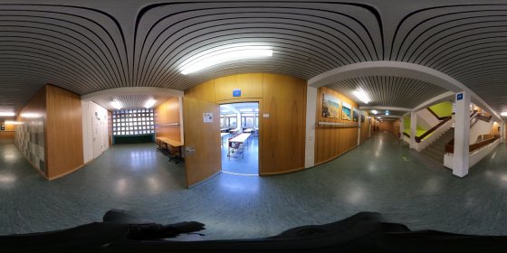 Play 'VR 360° - Rundgang durch das Hölderlin-Gymnasium