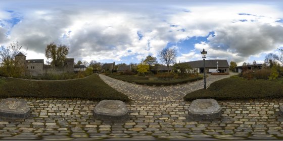 Play 'VR 360° - Wasserburg Haus zum Haus in Ratingen mit Luftbild