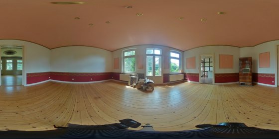 Play 'VR 360° - Das besondere Juwel - Gutshaus mit Geschichte in Neuhau