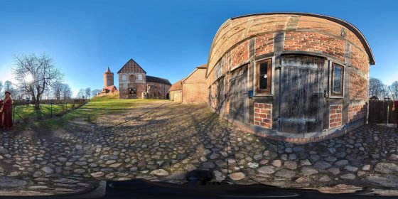 Play 'VR 360° - Final - Burg Stargard - Einfache Sprache