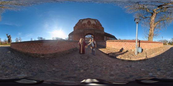 Play 'VR 360° - Final - Burg Stargard - Einfache Sprache