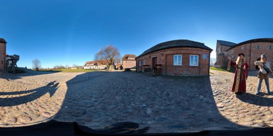 Play 'VR 360° - Final - Burg Stargard - Leichte Sprache