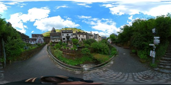 Play 'VR 360° - Bacharach Tour Natur entdecken