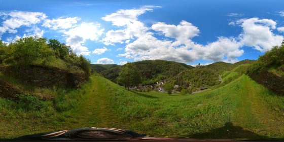 Play 'VR 360° - Bacharach Tour Natur entdecken