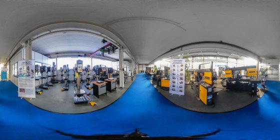 Play 'VR 360° - VOLZ Ausstellung - 360° Rundgang